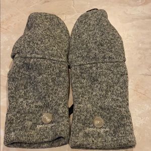 Women’s Patagonia Better Sweater Fleece Gloves.